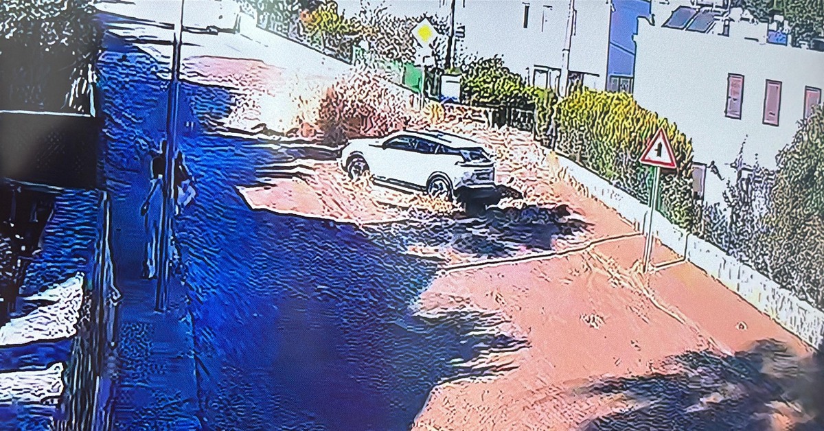 İsale hattı bomba gibi patladı! Otomobildeki panik kamerada!