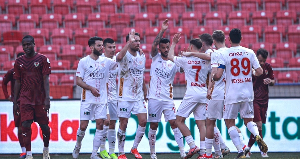 2 penaltı, 5 gol sesi çıkan maçta zafer Antalyaspor’un