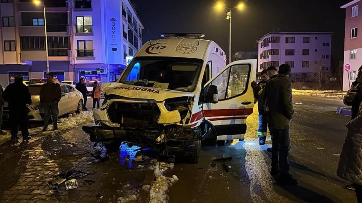 Bartın’da ambulans ile otomobil çarpıştı: 7 yaralı