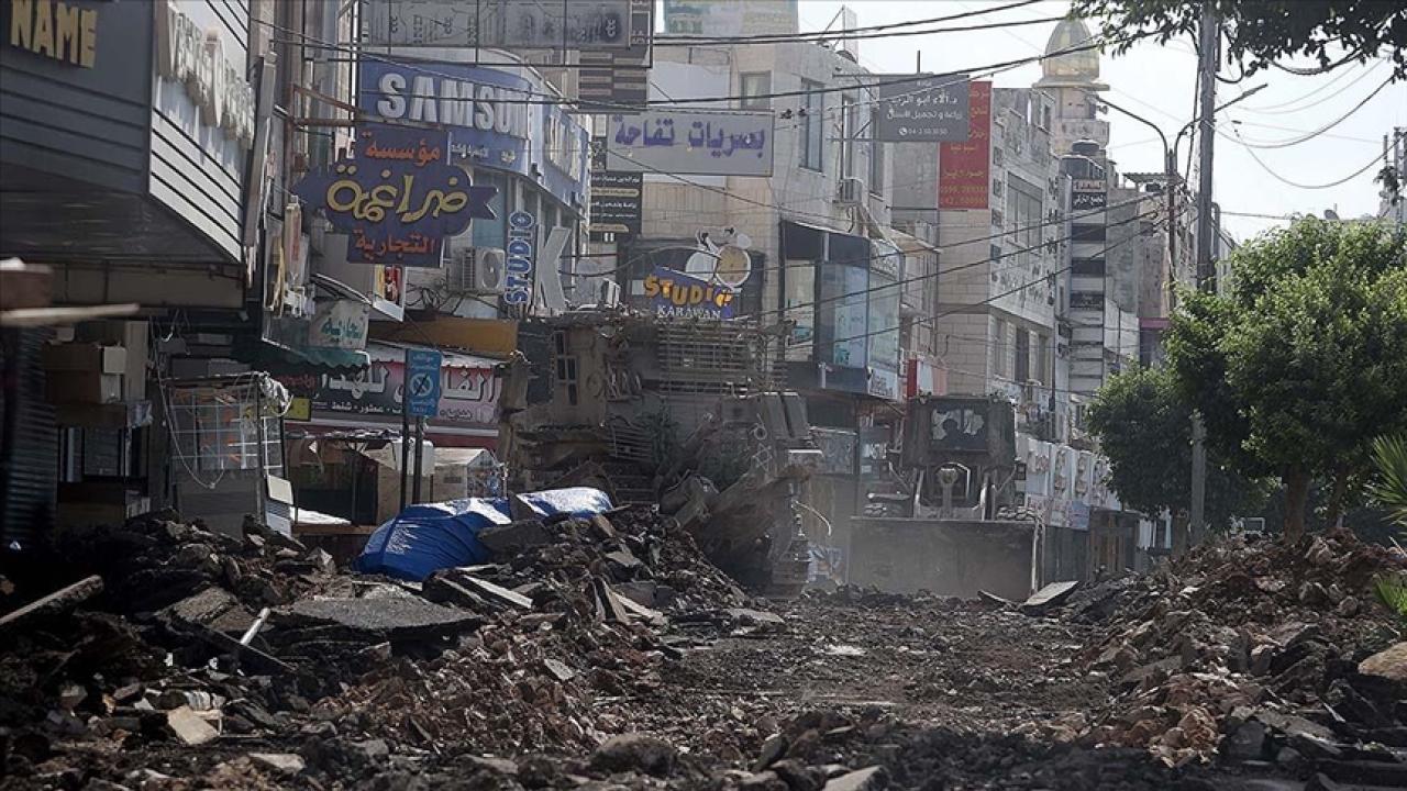 Katil İsrail Cenin’de Filistinlilerin evlerine dronlarla bomba attı