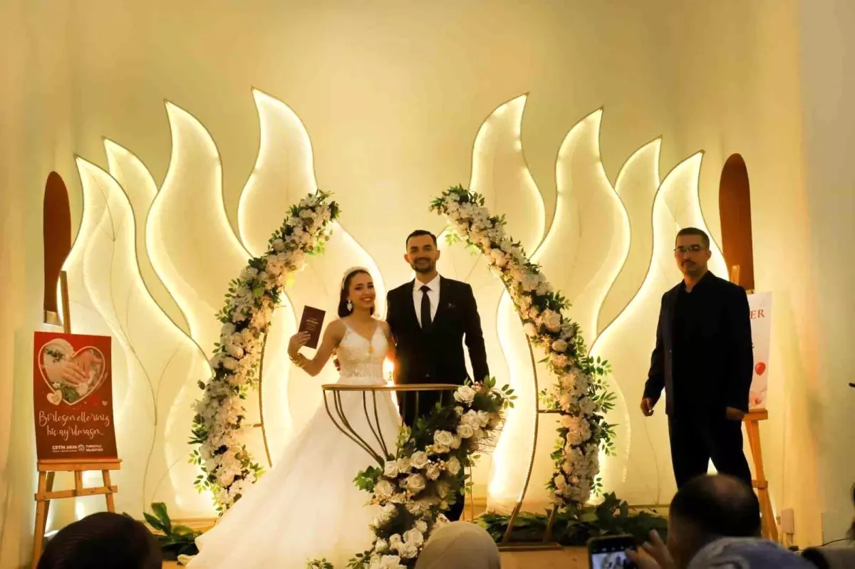 Turgutlu Belediyesi’nden Sevgililer Günü’nde Unutulmaz Nikah Töreni